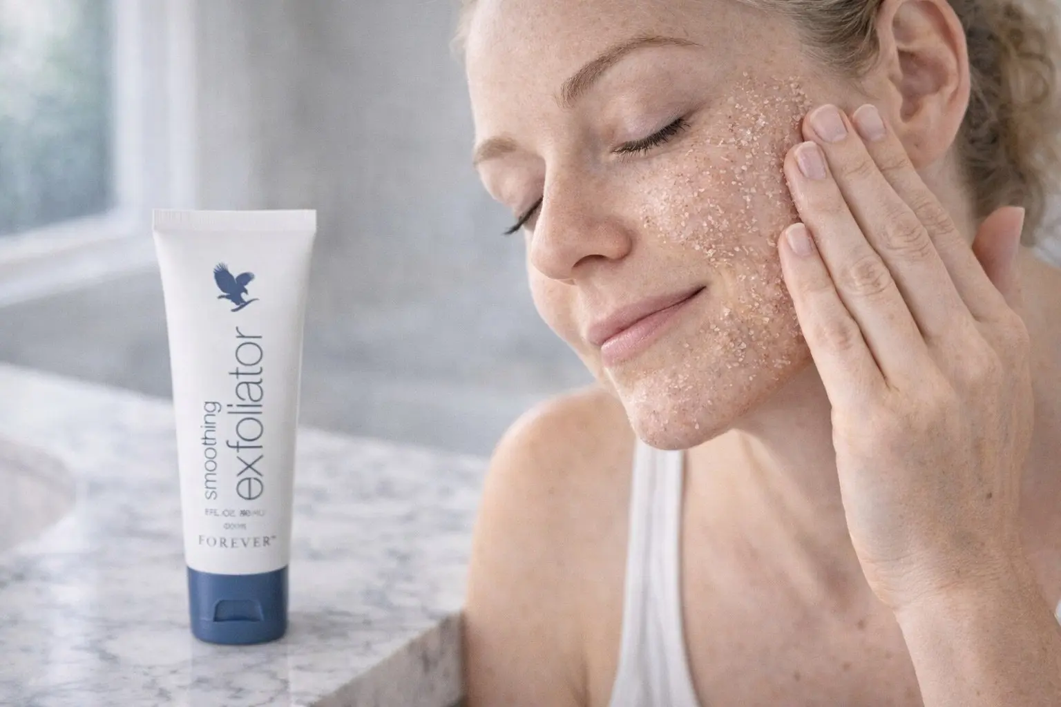 Smoothing Exfoliator v produktovej a každodennej scéne